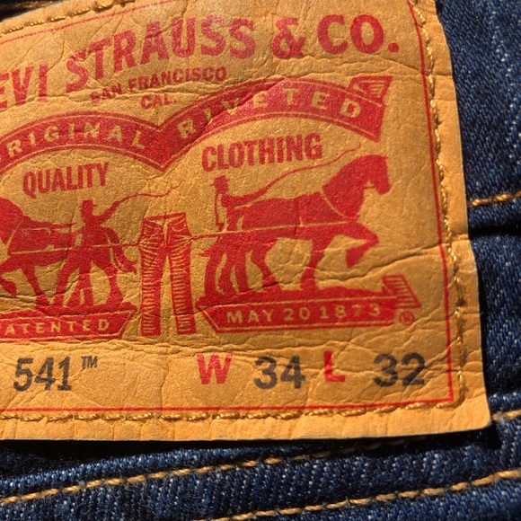 Levi’s - Picture 3 of 4